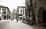 Via Luca Belludi nel mese di giugno 1951 evidente il traffico quasi nullo e gli obsoleti banchi di vendita ai lati della via.